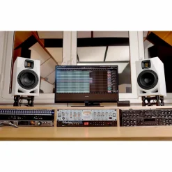 ADAM Audio A7V 7