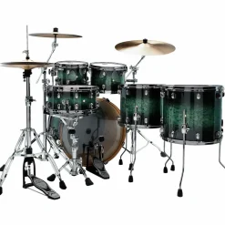 TAMA Starclassic Performer 5-Piece Shell Pack With 22" Bass Drum and Black Nickel Hardware Molten Steel Blue Burst