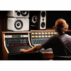 Universal Audio Apollo x16 Gen 2 18x20 Thunderbolt 3 Audio Interface Essentials