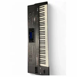 Used Roland G1000 Arranger Keyboard