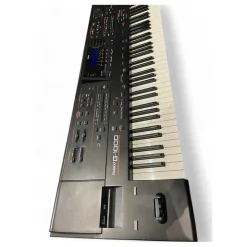Used Roland G1000 Arranger Keyboard