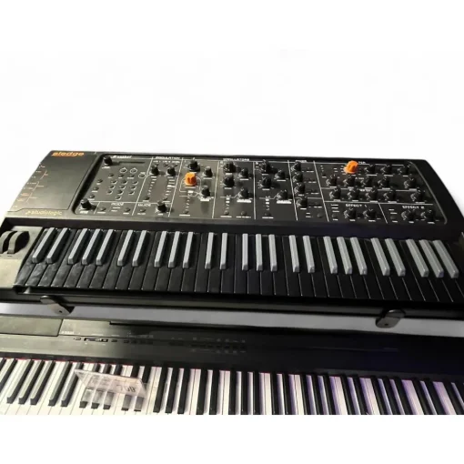 Used Studiologic Sledge 2.0 Black Edition Synthesizer