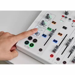 Yamaha AG08 8-Channel Mixer/USB Interface for Mac/PC White