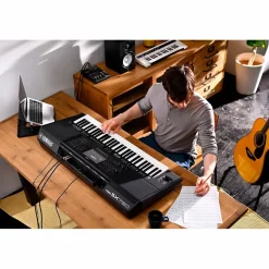Yamaha PSR-SX720 61-Key Mid-Level Arranger Keyboard